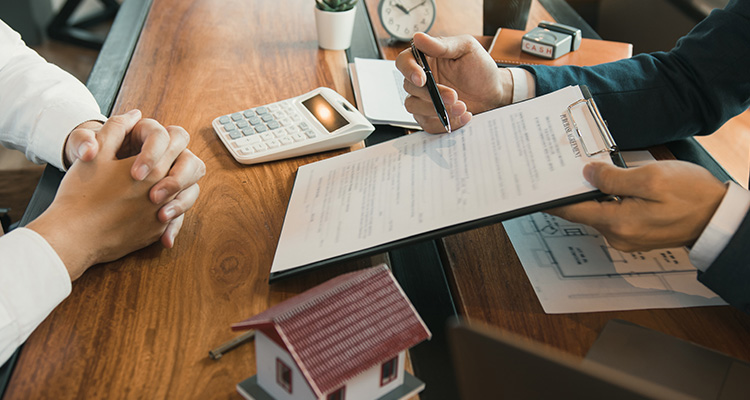 Imóvel No Condomínio Icon Condo À Venda